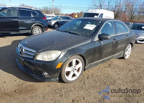 2010 Mercedes-Benz C 300 Luxury 4Matic/Sport 4Matic z USA, uszkodzony, nr VIN WDDGF8BB5AR107204